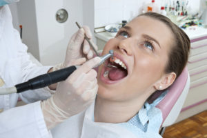 what is a dental hygienist